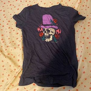 Edgy, super cute womens tee shirts!!❣️